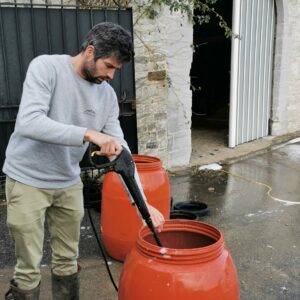 nettoyage des fûts pour les croquettes en vrac