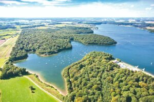 Barrage de l'eau d'heure: promenades au bord de l'eau